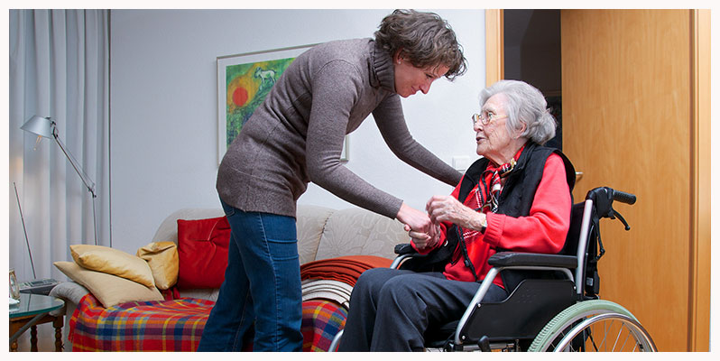 herzog-stiftung-wohnprojekte-seniorin-rollstuhl