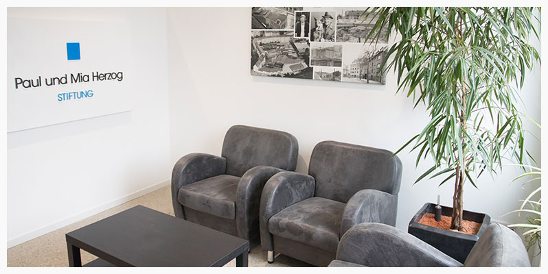 stiftung-eingang-sessel